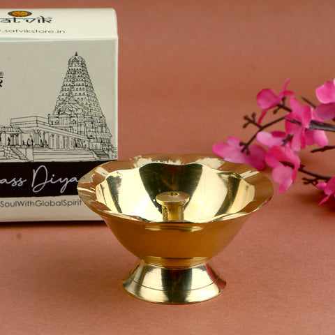 Alluring Lehar Payali Diya With Nobe – Intricately crafted brass diya featuring wave design and center nobe for secure handling during aarti. India’s Largest Pooja Accessories Brand – www.satvikstore.in